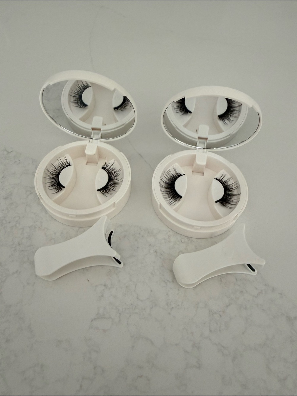 set of false magnetic eyelashes
